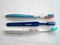TOOTHBRUSH (HAPEE MEDIUM)